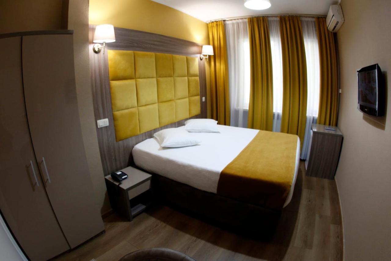 Hotel Midi-Zuid Saint-Gilles Exterior photo