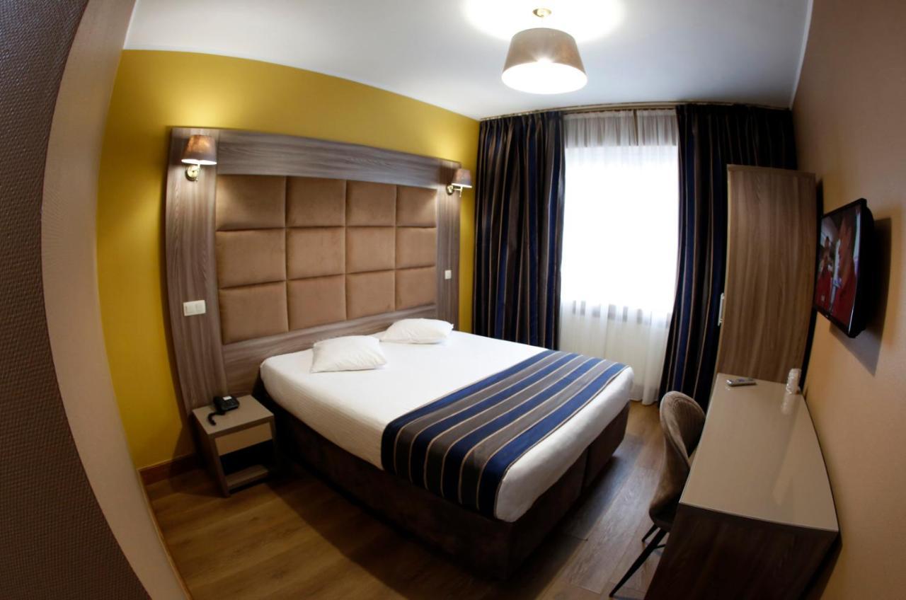 Hotel Midi-Zuid Saint-Gilles Exterior photo