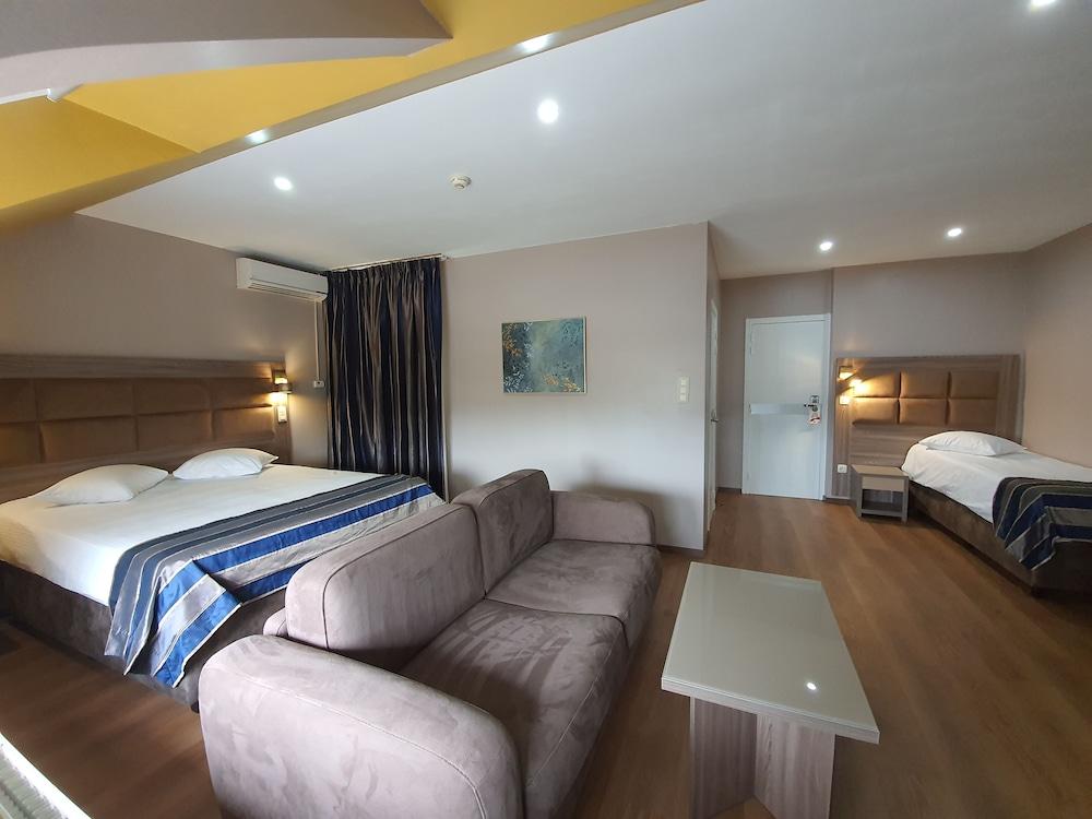 Hotel Midi-Zuid Saint-Gilles Exterior photo