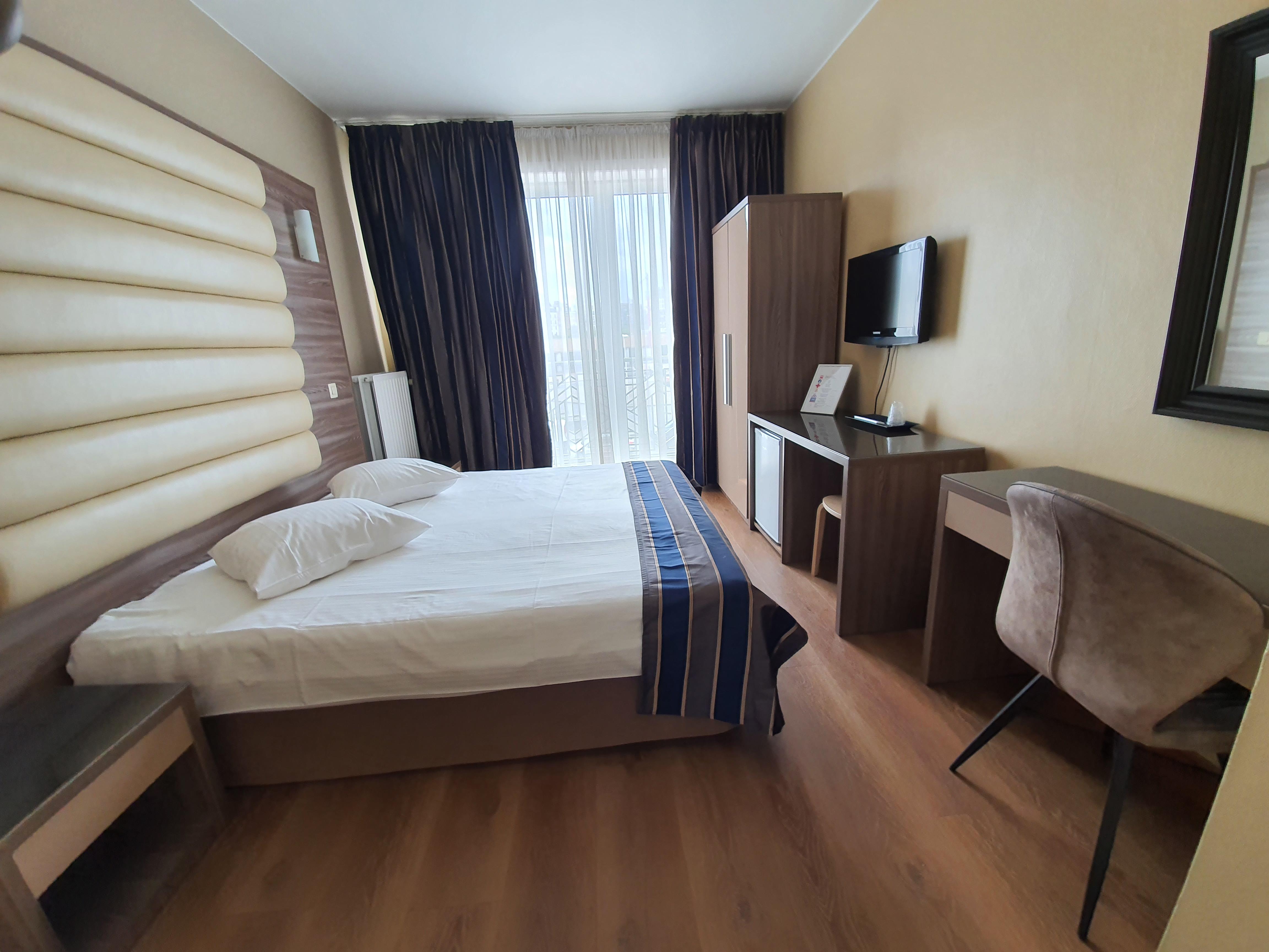 Hotel Midi-Zuid Saint-Gilles Exterior photo