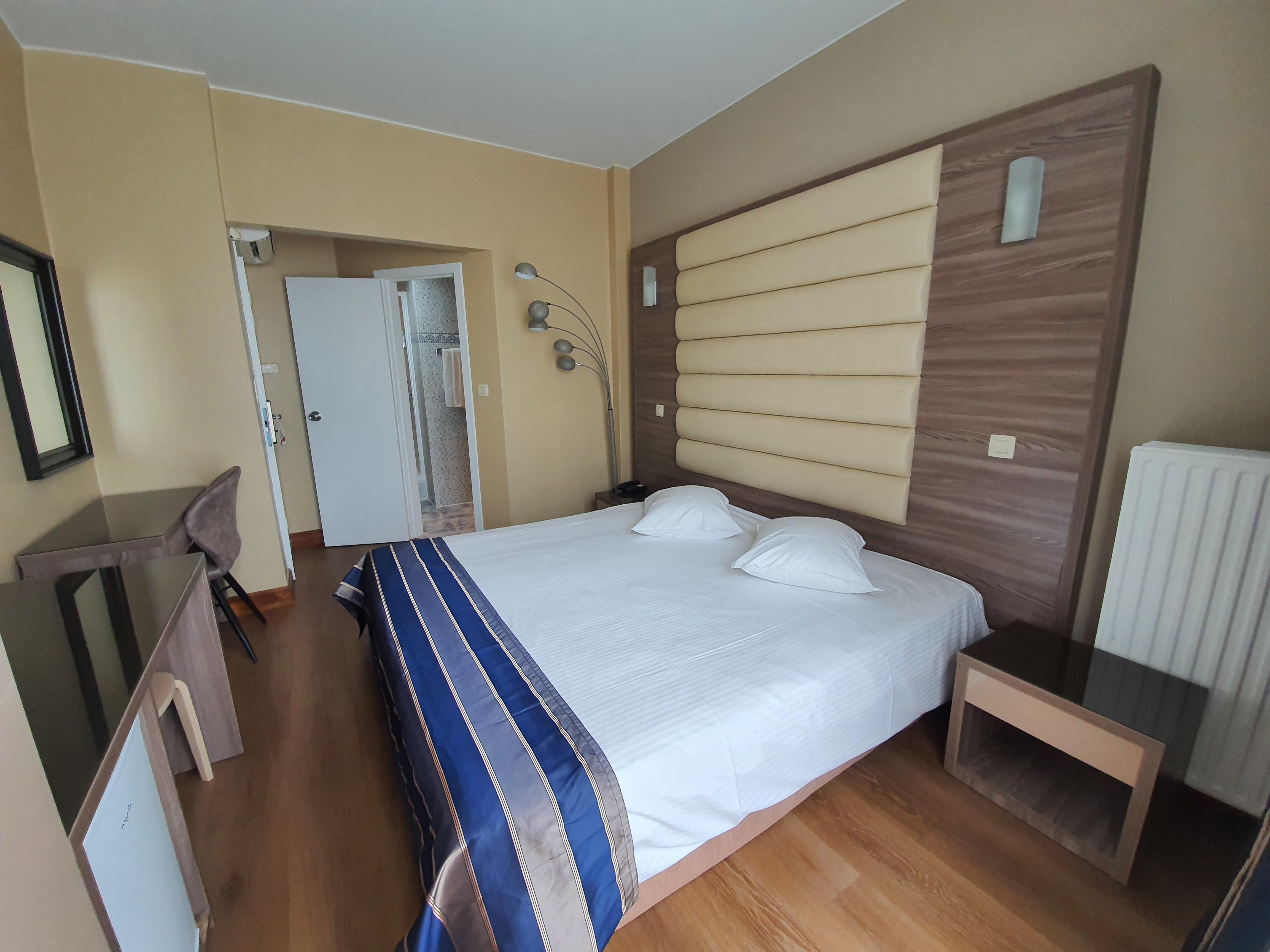 Hotel Midi-Zuid Saint-Gilles Exterior photo