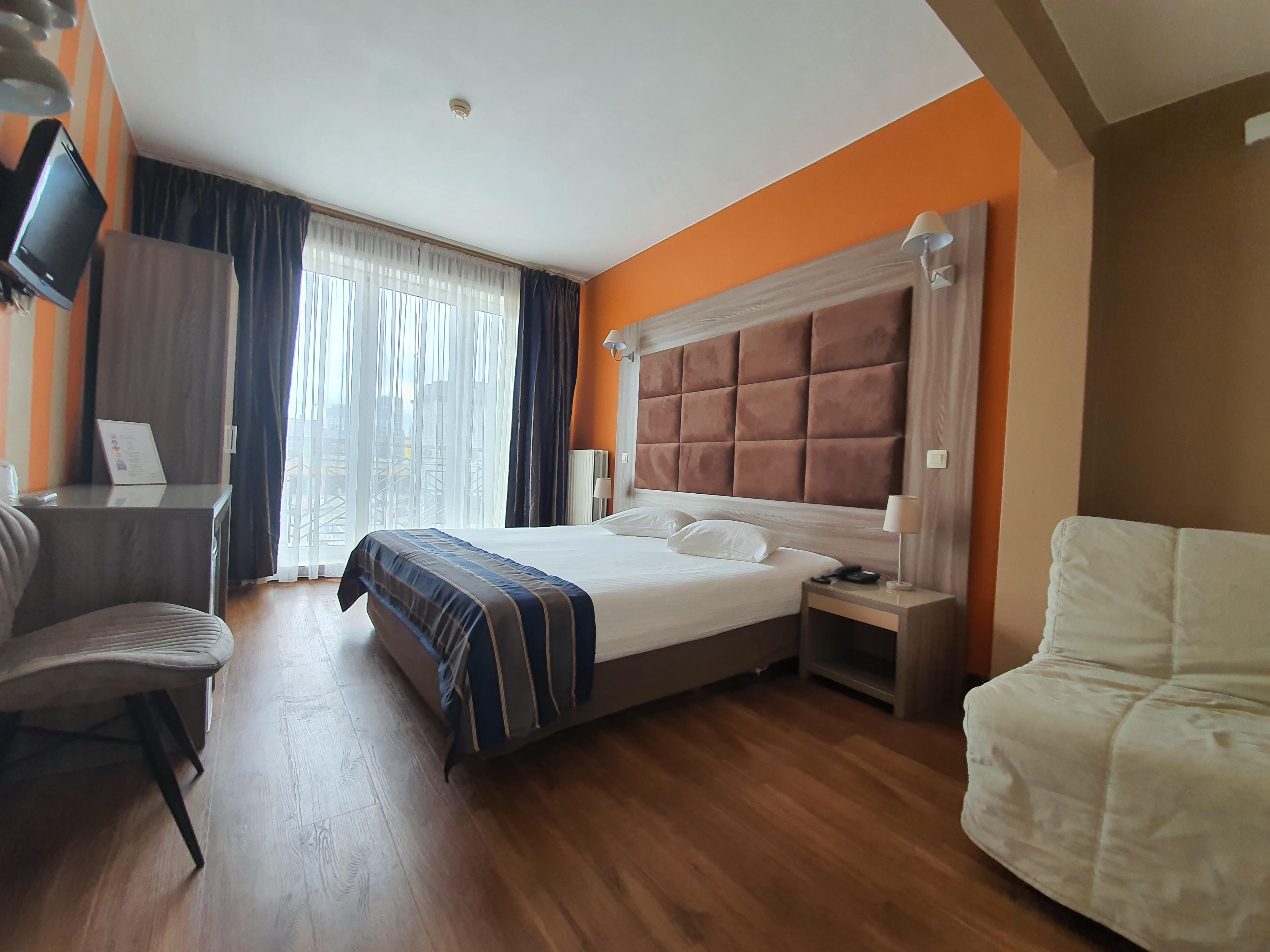 Hotel Midi-Zuid Saint-Gilles Exterior photo