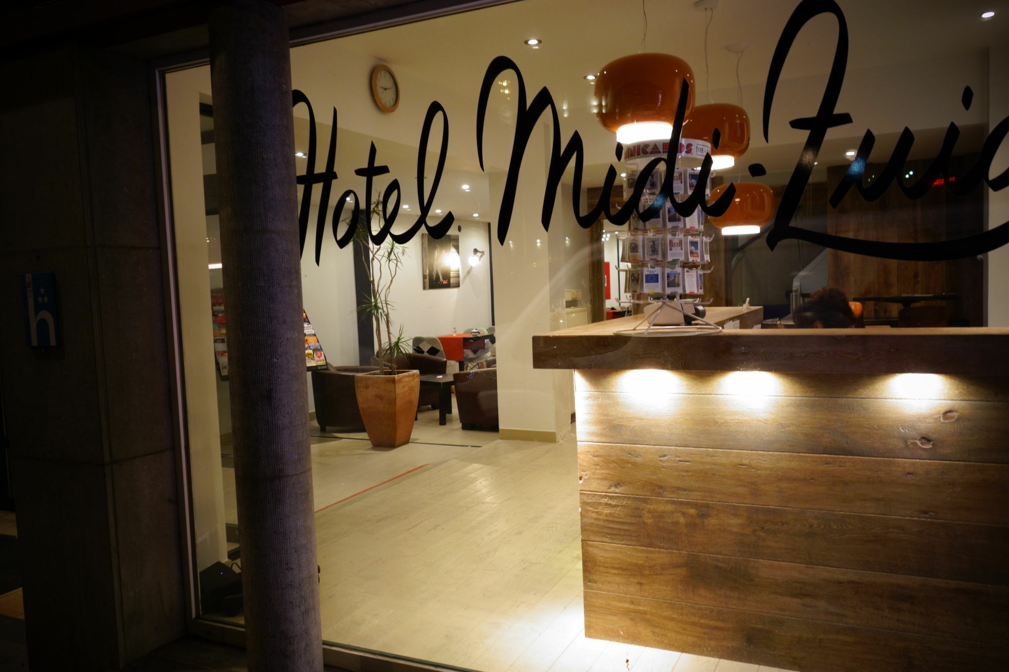 Hotel Midi-Zuid Saint-Gilles Exterior photo